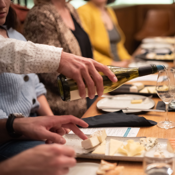 Visite Guidée avec dégustation de vin Premium 🇫🇷 - Caves du Louvre